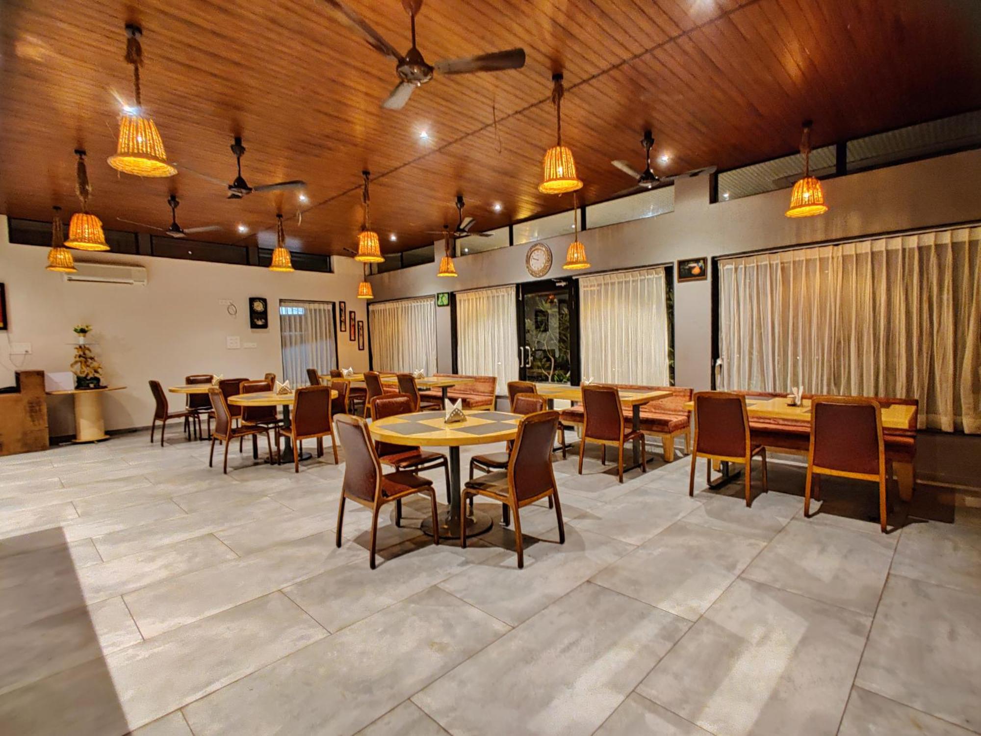 Lion Signature Family Resort Sasan Gir Extérieur photo